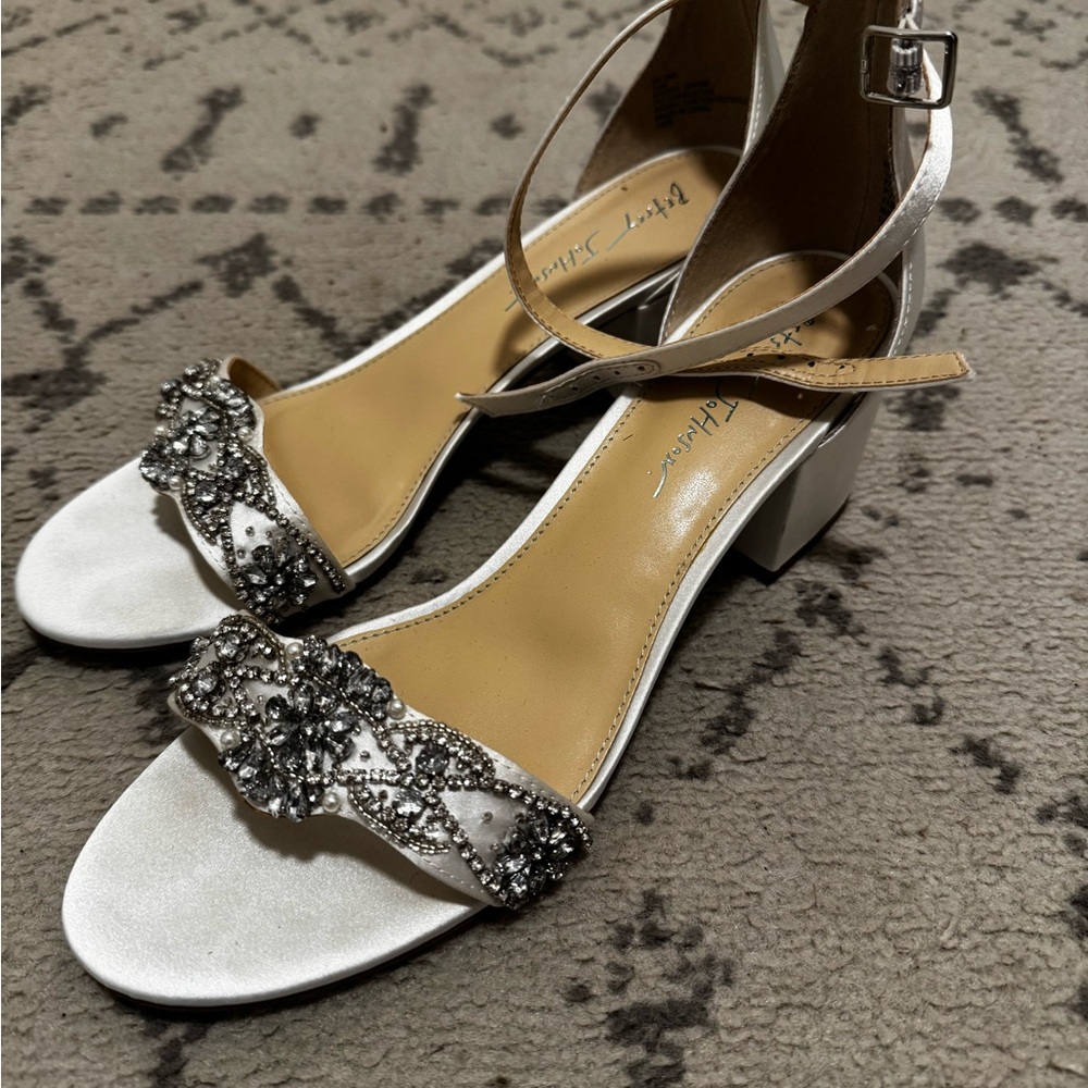 Elegant White Beaded Women's Sandals